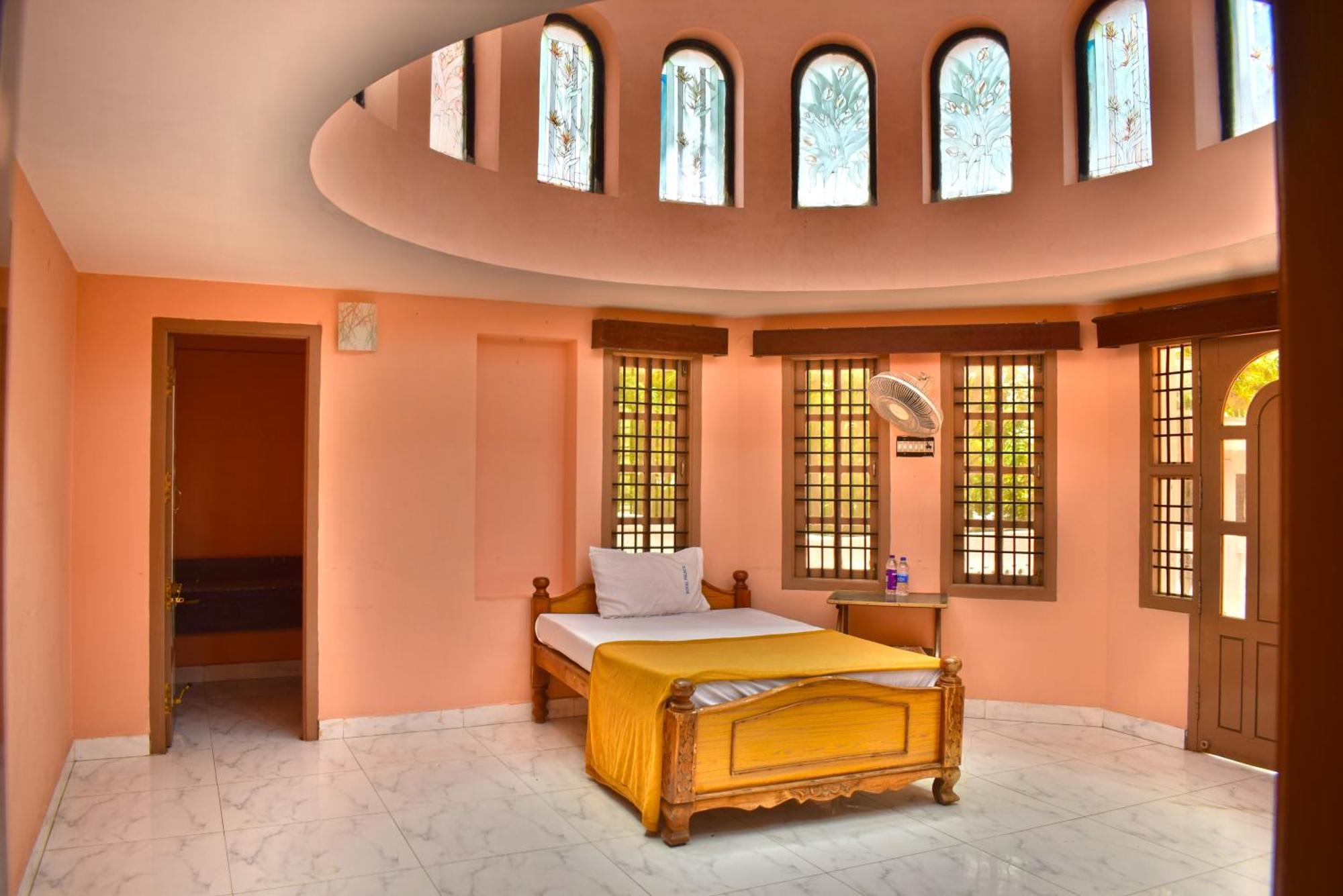 Jains Royal Palace Resorts เยลาคีรี ภายนอก รูปภาพ