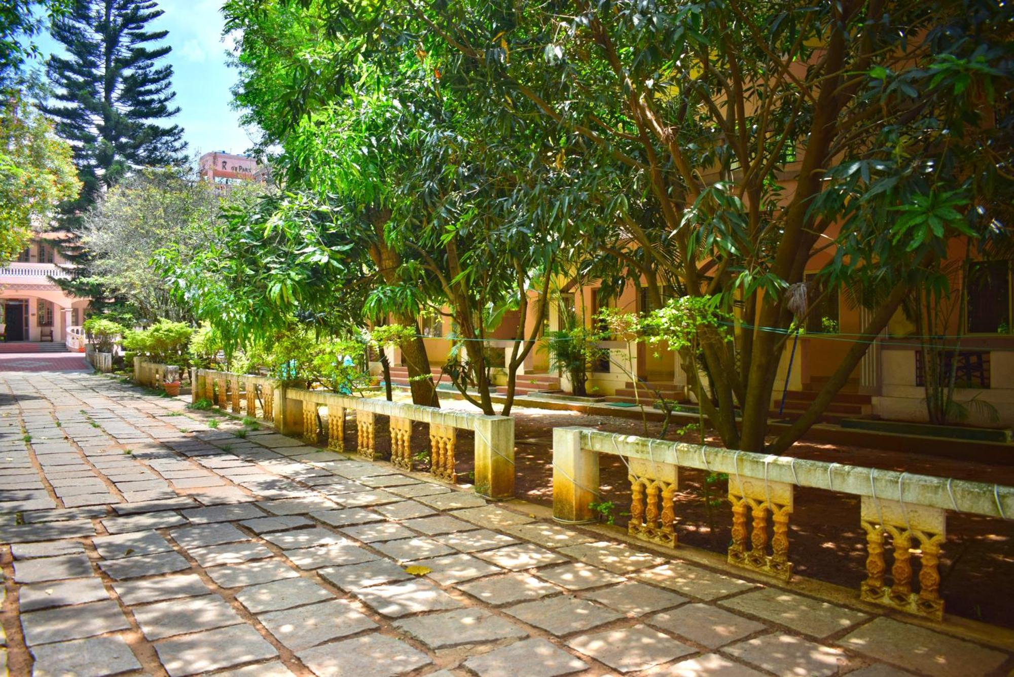 Jains Royal Palace Resorts เยลาคีรี ภายนอก รูปภาพ