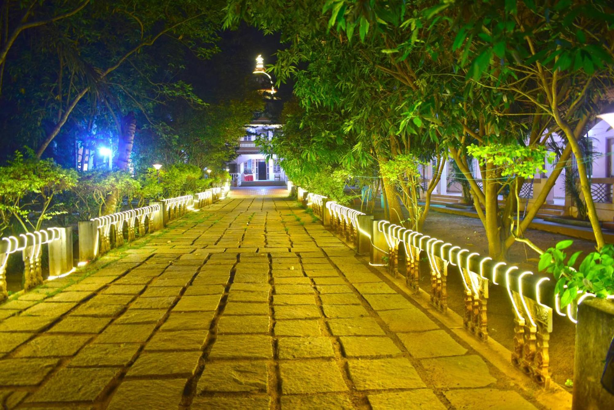 Jains Royal Palace Resorts เยลาคีรี ภายนอก รูปภาพ