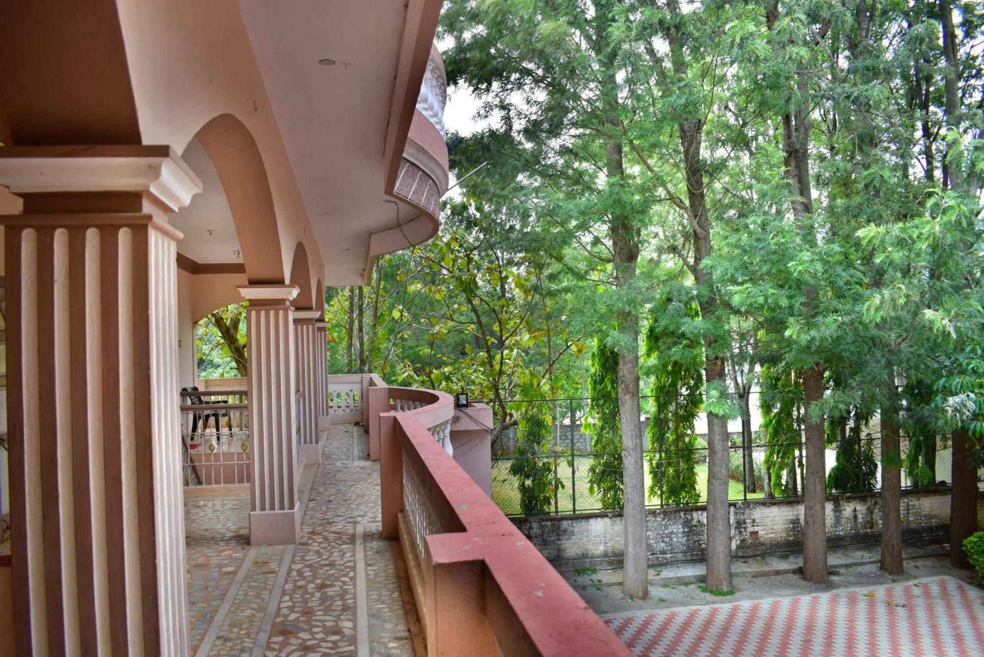 Jains Royal Palace Resorts เยลาคีรี ภายนอก รูปภาพ