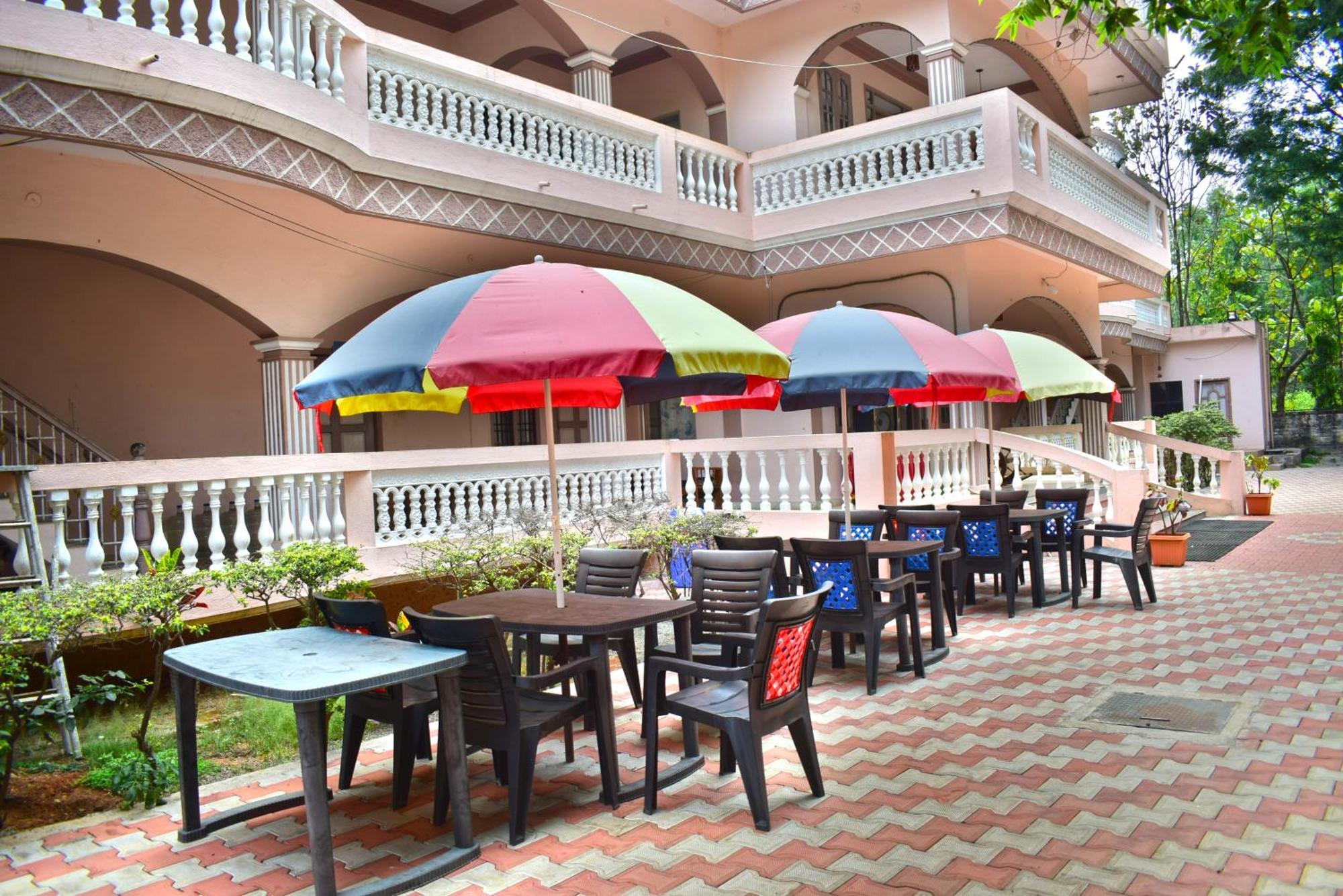 Jains Royal Palace Resorts เยลาคีรี ภายนอก รูปภาพ
