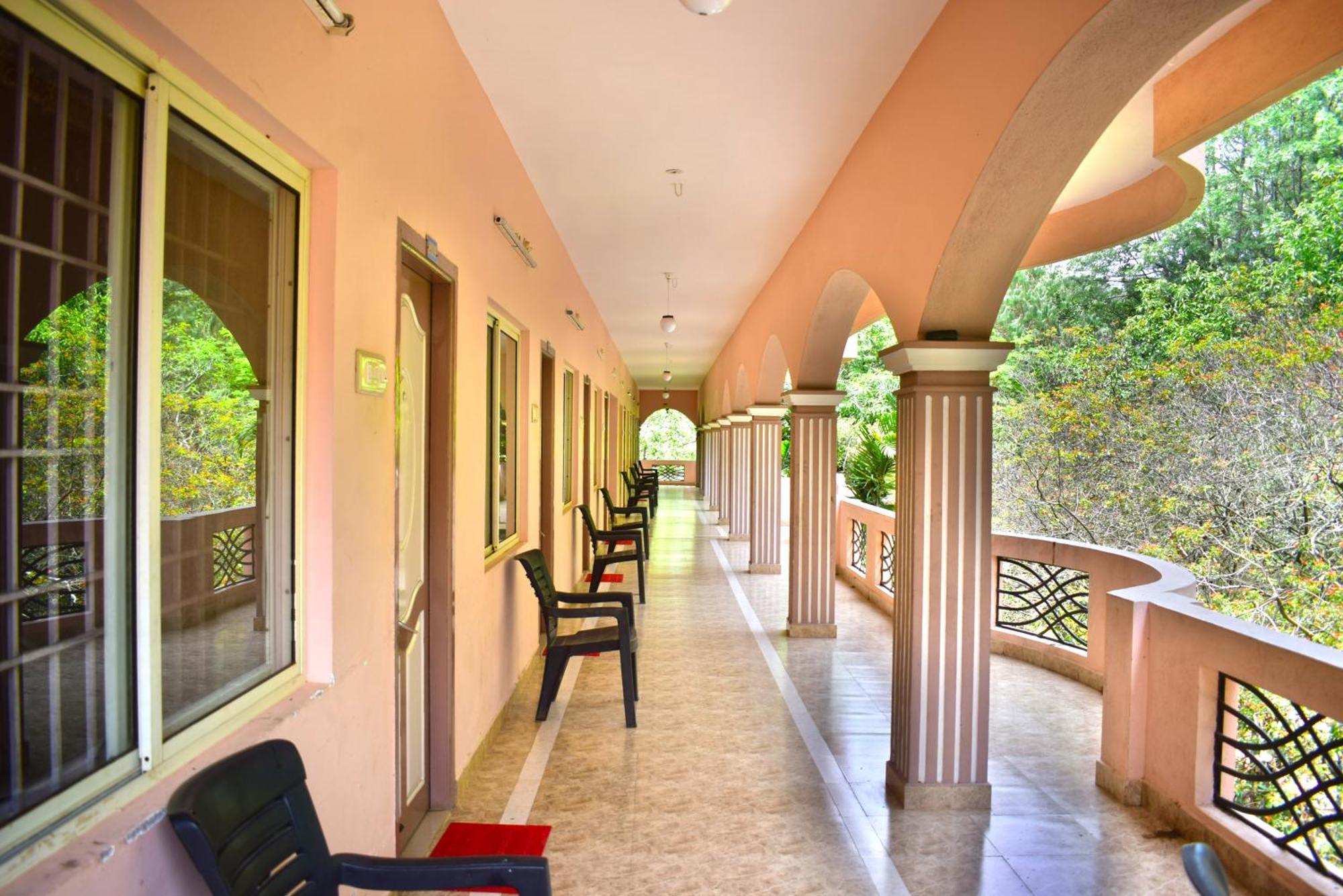 Jains Royal Palace Resorts เยลาคีรี ภายนอก รูปภาพ