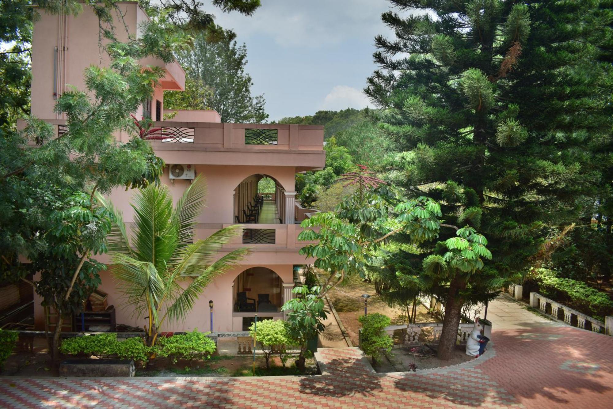 Jains Royal Palace Resorts เยลาคีรี ภายนอก รูปภาพ