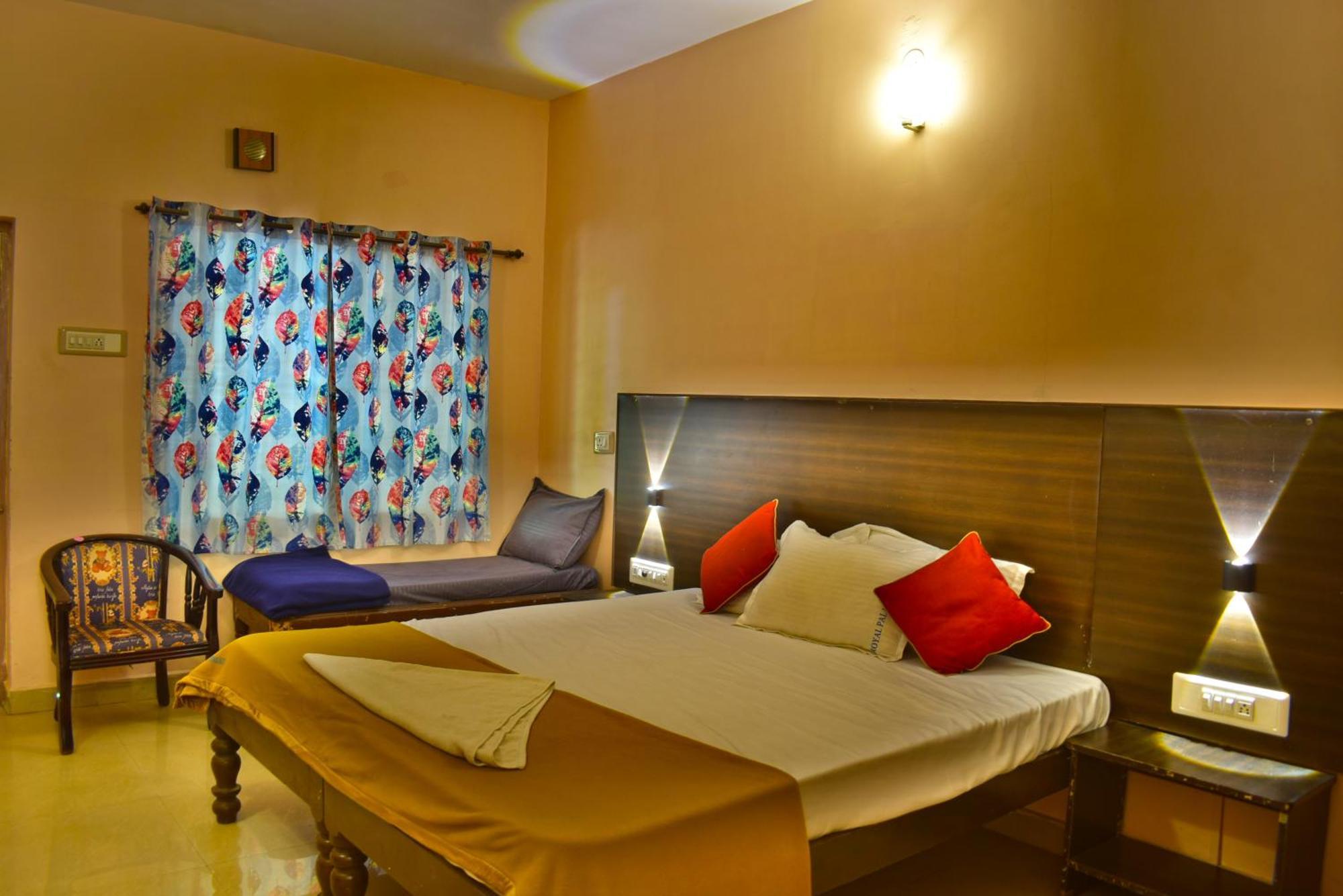 Jains Royal Palace Resorts เยลาคีรี ภายนอก รูปภาพ
