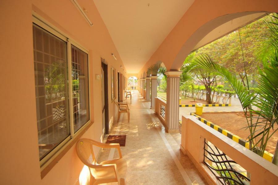 Jains Royal Palace Resorts เยลาคีรี ภายนอก รูปภาพ