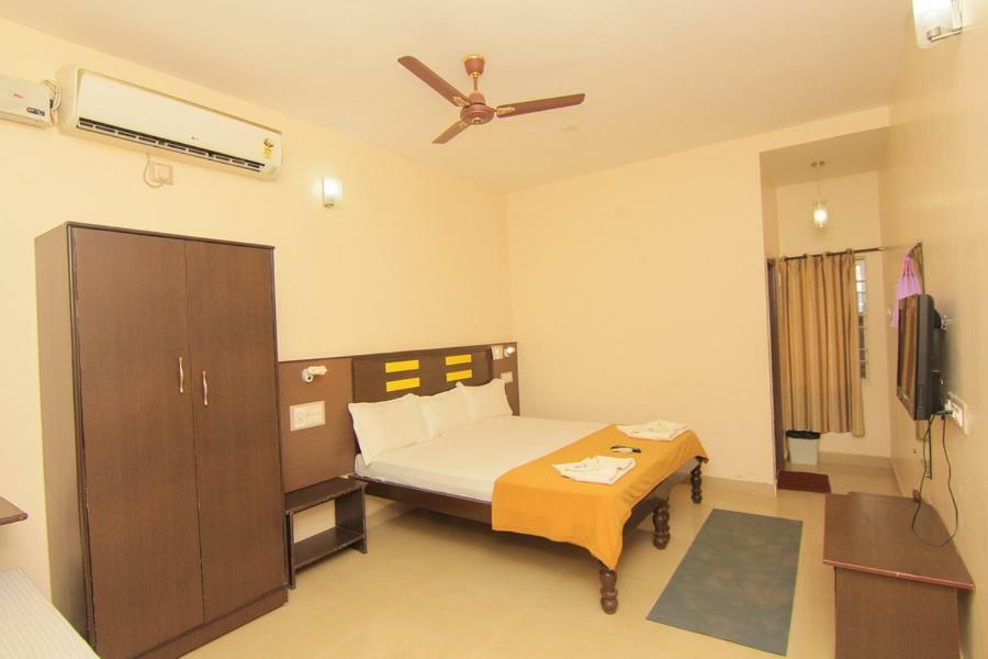 Jains Royal Palace Resorts เยลาคีรี ภายนอก รูปภาพ