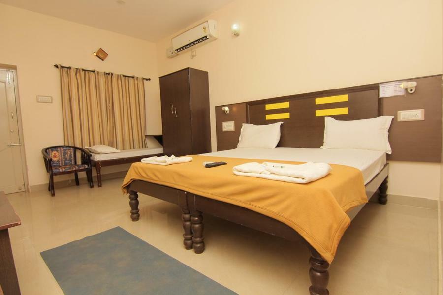 Jains Royal Palace Resorts เยลาคีรี ภายนอก รูปภาพ