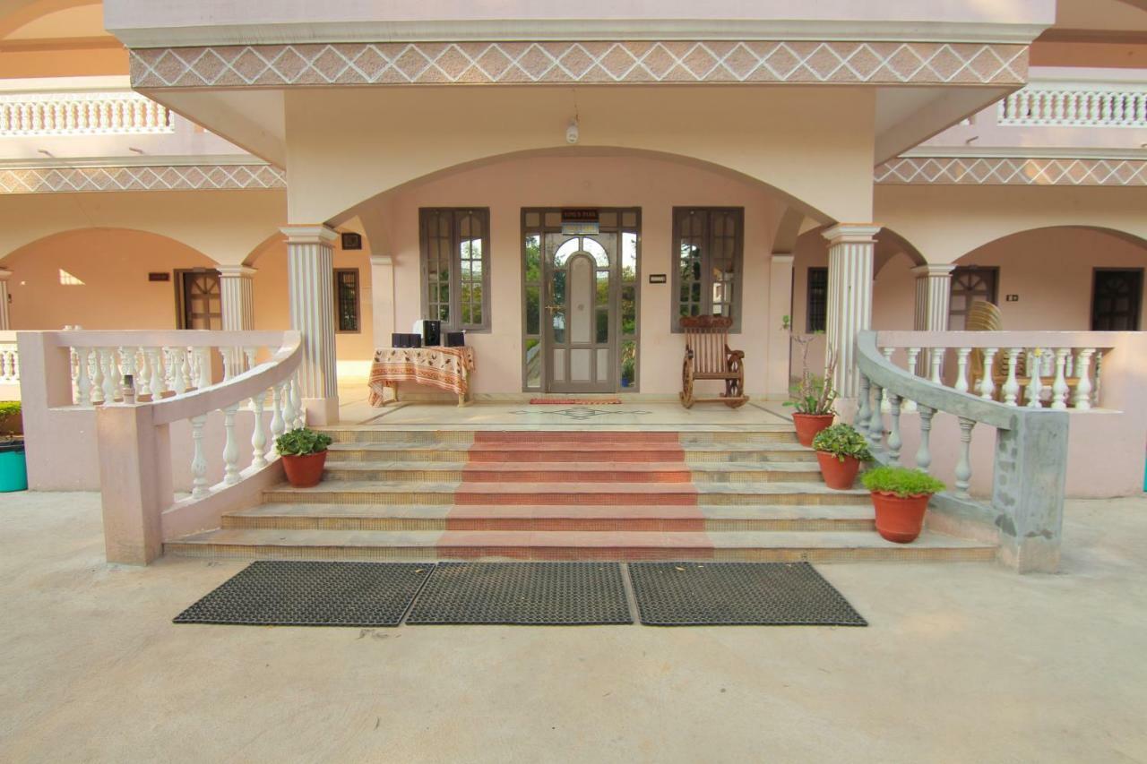 Jains Royal Palace Resorts เยลาคีรี ภายนอก รูปภาพ