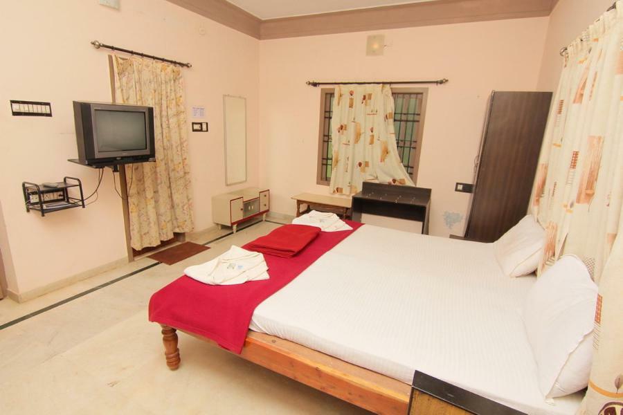 Jains Royal Palace Resorts เยลาคีรี ภายนอก รูปภาพ