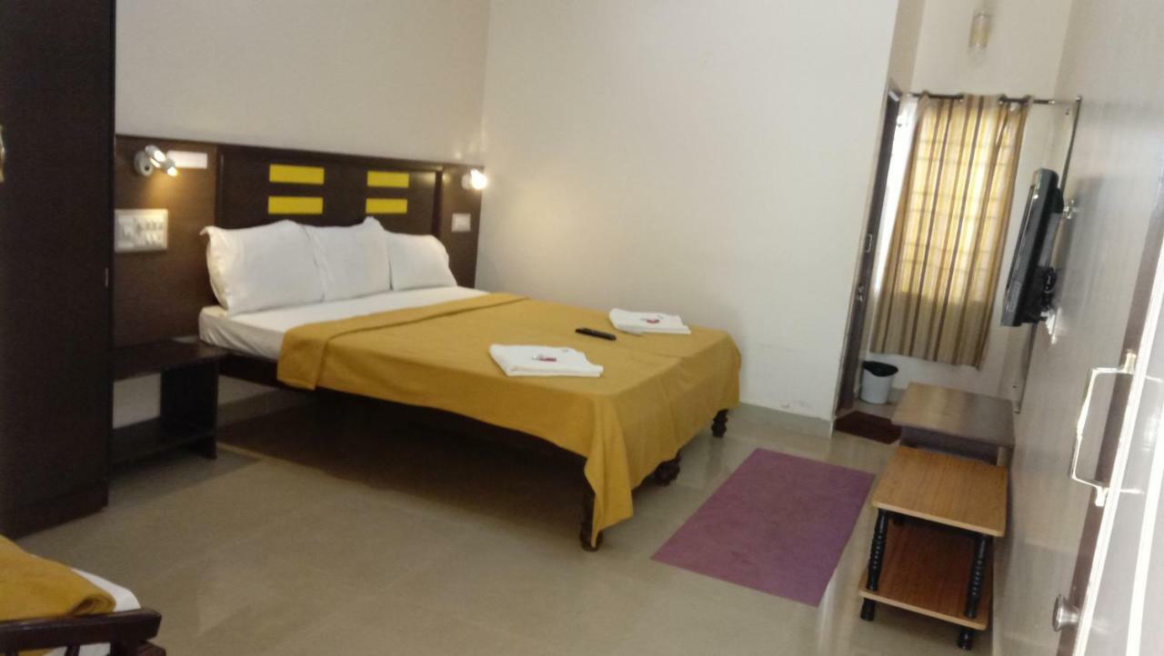 Jains Royal Palace Resorts เยลาคีรี ภายนอก รูปภาพ